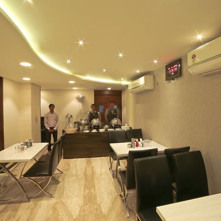 Hotel Grand Pragati Surat Dış mekan fotoğraf