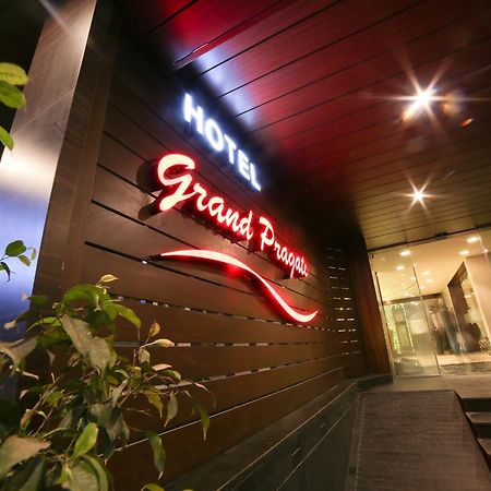 Hotel Grand Pragati Surat Dış mekan fotoğraf