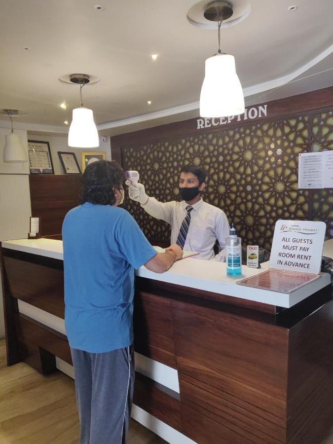 Hotel Grand Pragati Surat Dış mekan fotoğraf