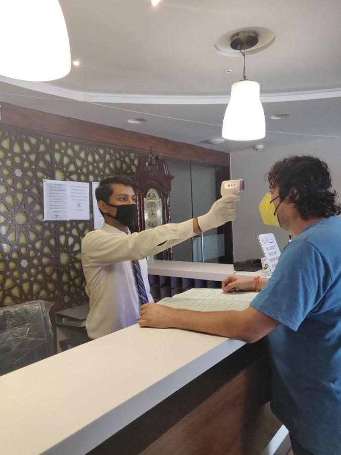 Hotel Grand Pragati Surat Dış mekan fotoğraf