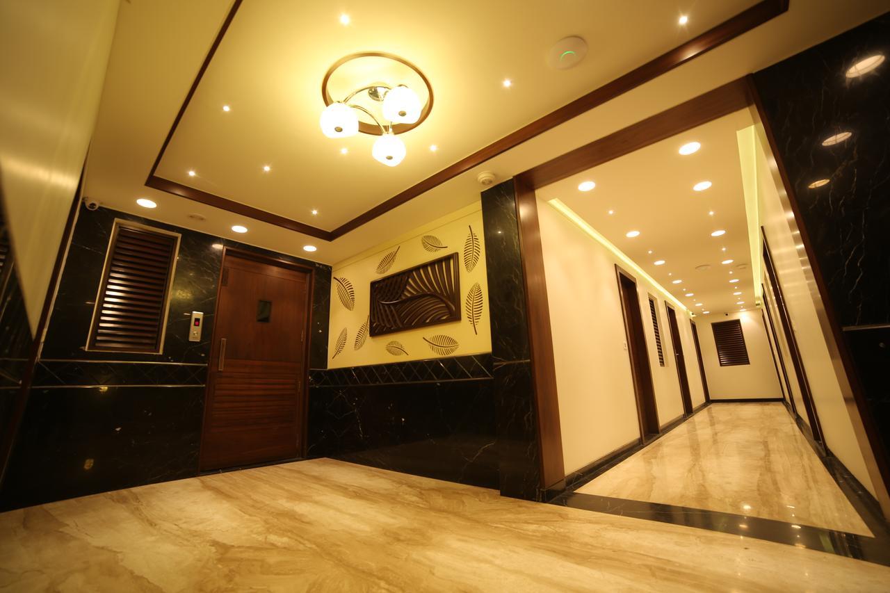 Hotel Grand Pragati Surat Dış mekan fotoğraf