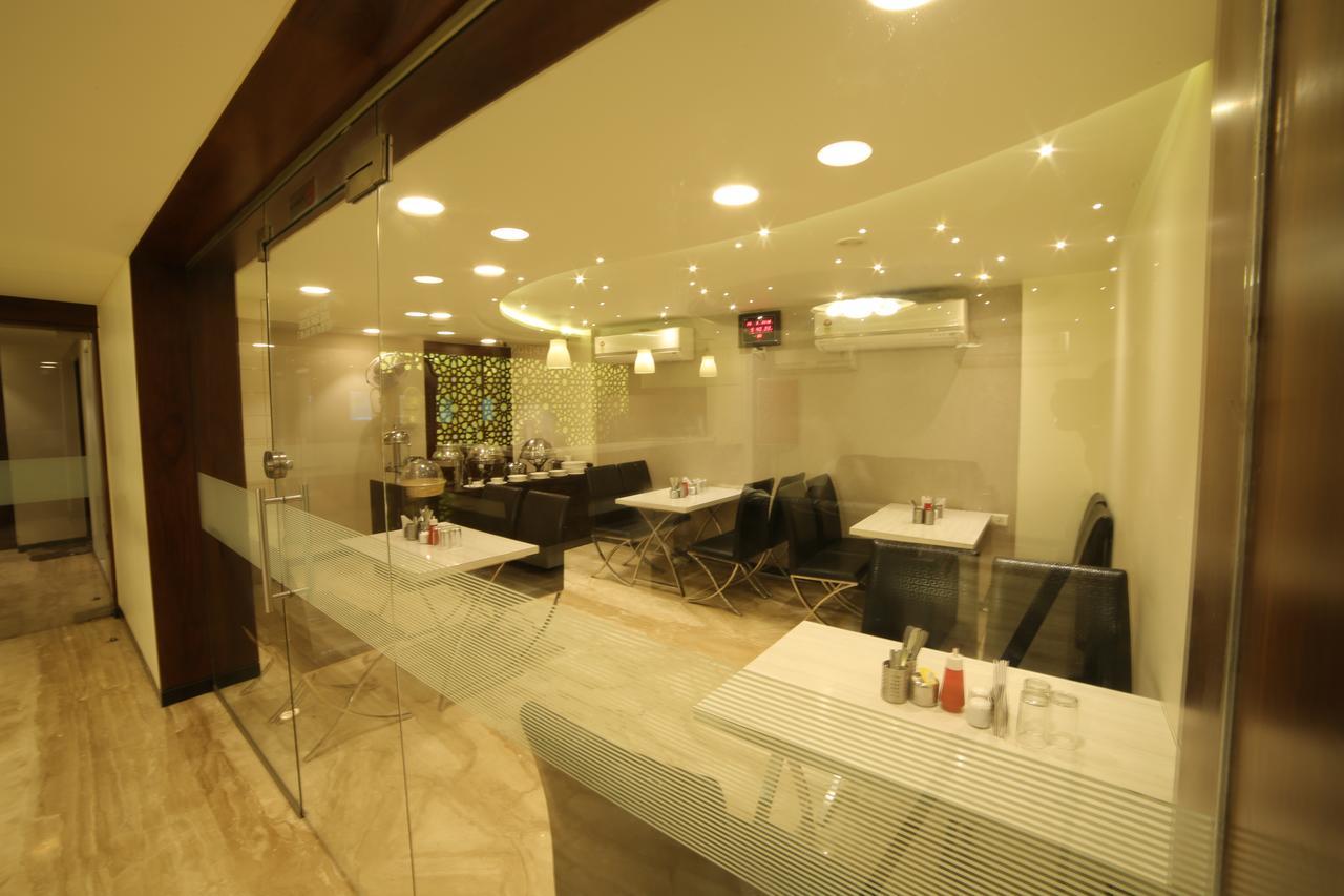 Hotel Grand Pragati Surat Dış mekan fotoğraf