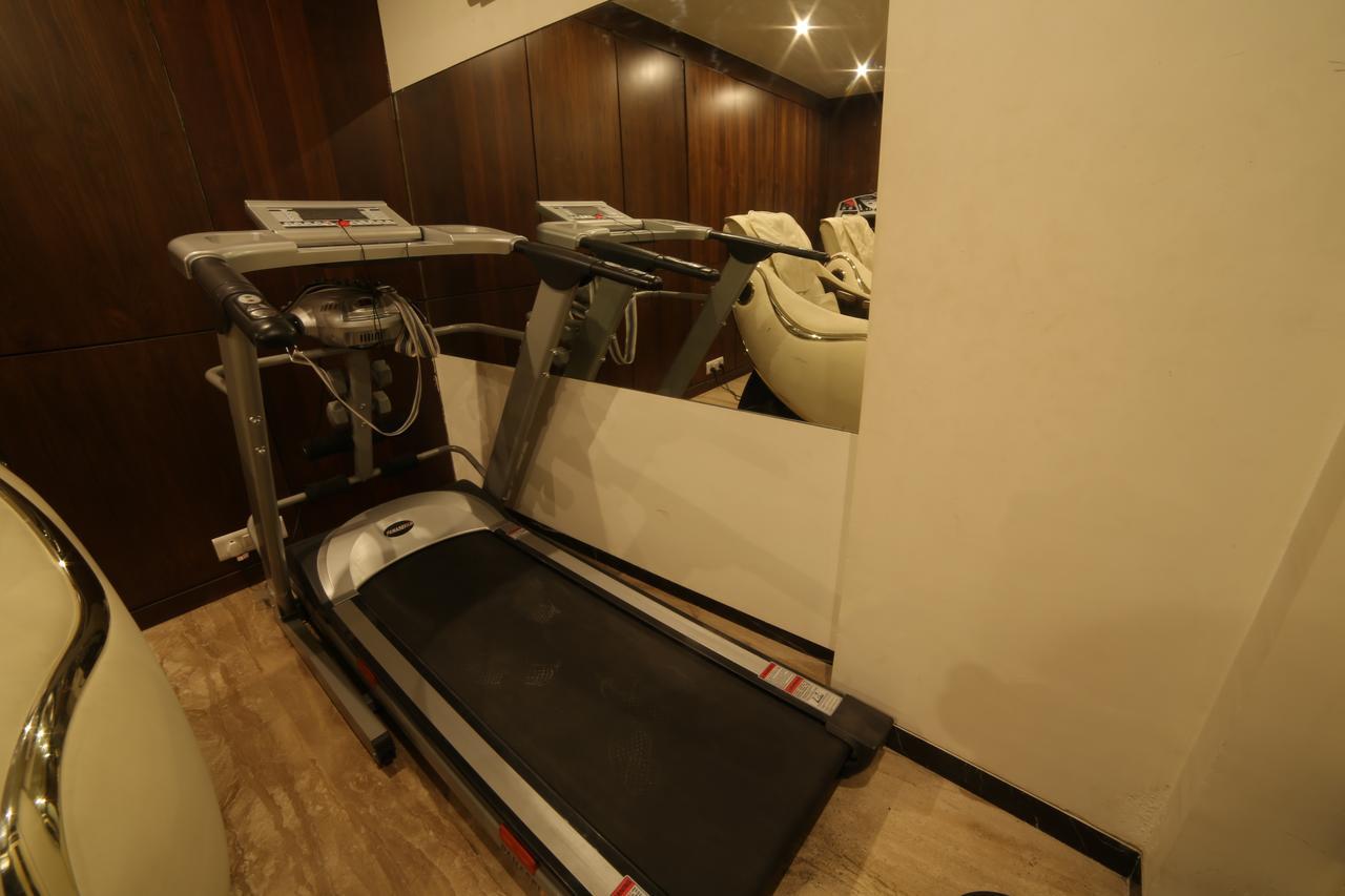 Hotel Grand Pragati Surat Dış mekan fotoğraf