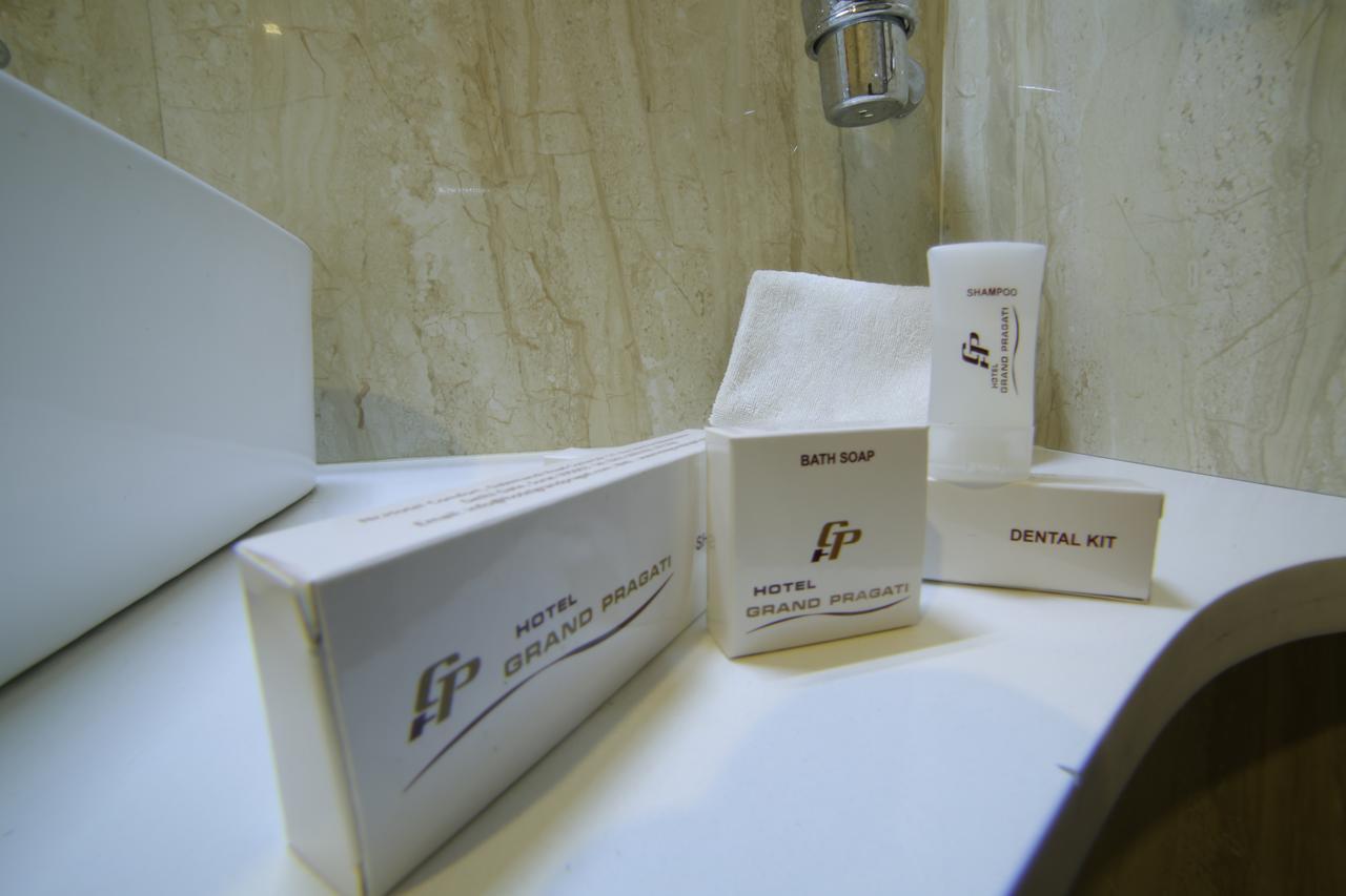 Hotel Grand Pragati Surat Dış mekan fotoğraf