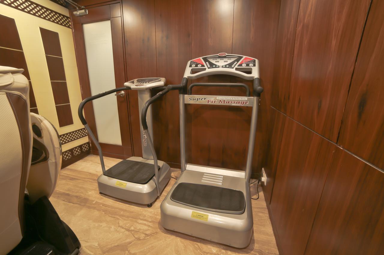 Hotel Grand Pragati Surat Dış mekan fotoğraf