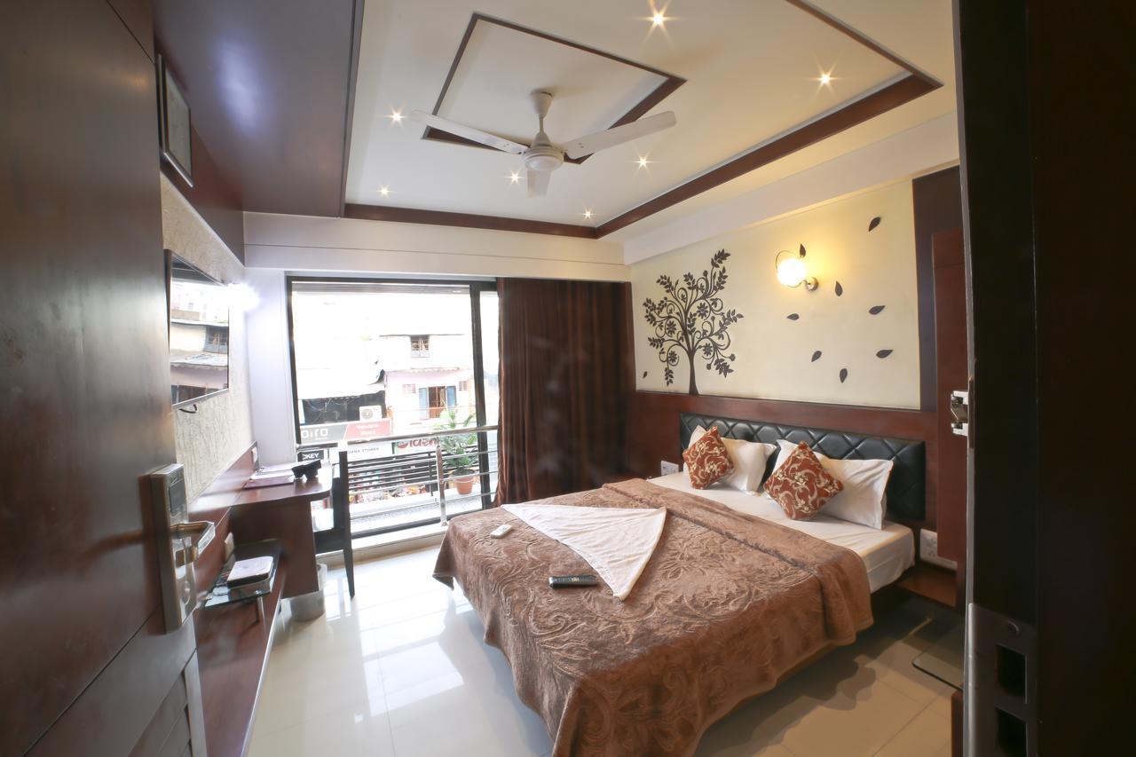 Hotel Grand Pragati Surat Dış mekan fotoğraf