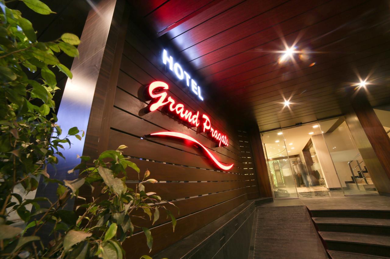 Hotel Grand Pragati Surat Dış mekan fotoğraf