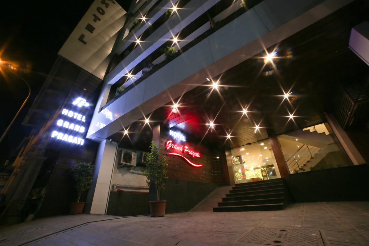 Hotel Grand Pragati Surat Dış mekan fotoğraf