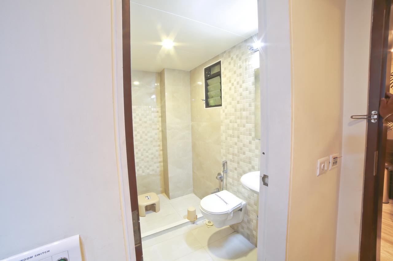 Hotel Grand Pragati Surat Dış mekan fotoğraf