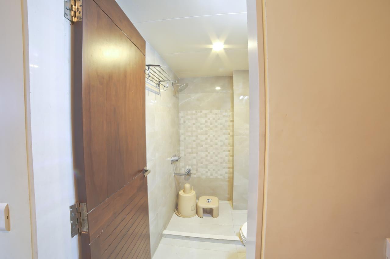 Hotel Grand Pragati Surat Dış mekan fotoğraf